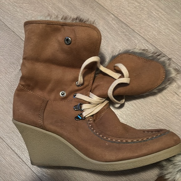 ✨ANY 2 FOR 15 ANY 3 FOR 20✨- American Eagle Size 10 Platform Moccasin Boots - Picture 3 of 6